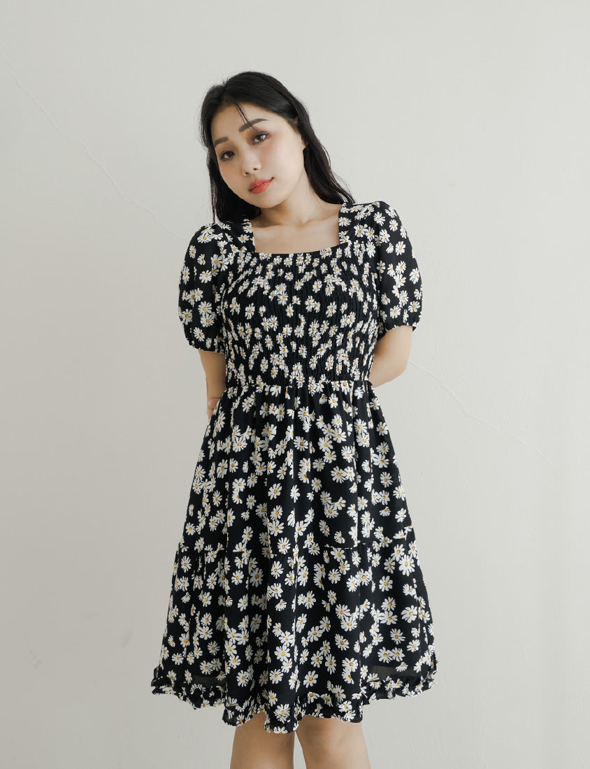 Daisy Print Square Neck Smocked Puff Sleeve Plus Size Mini Dress