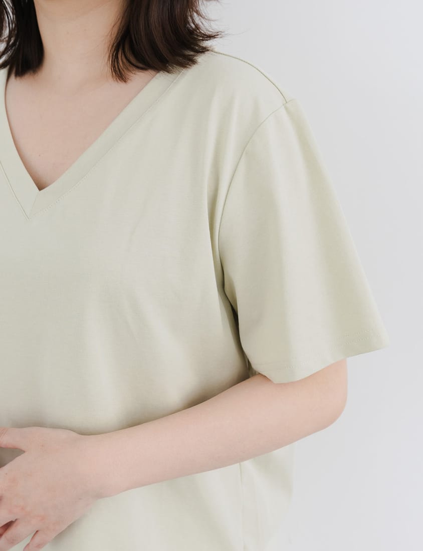 Cooling V-Neck Side Slit Plus Size Graphic Tee