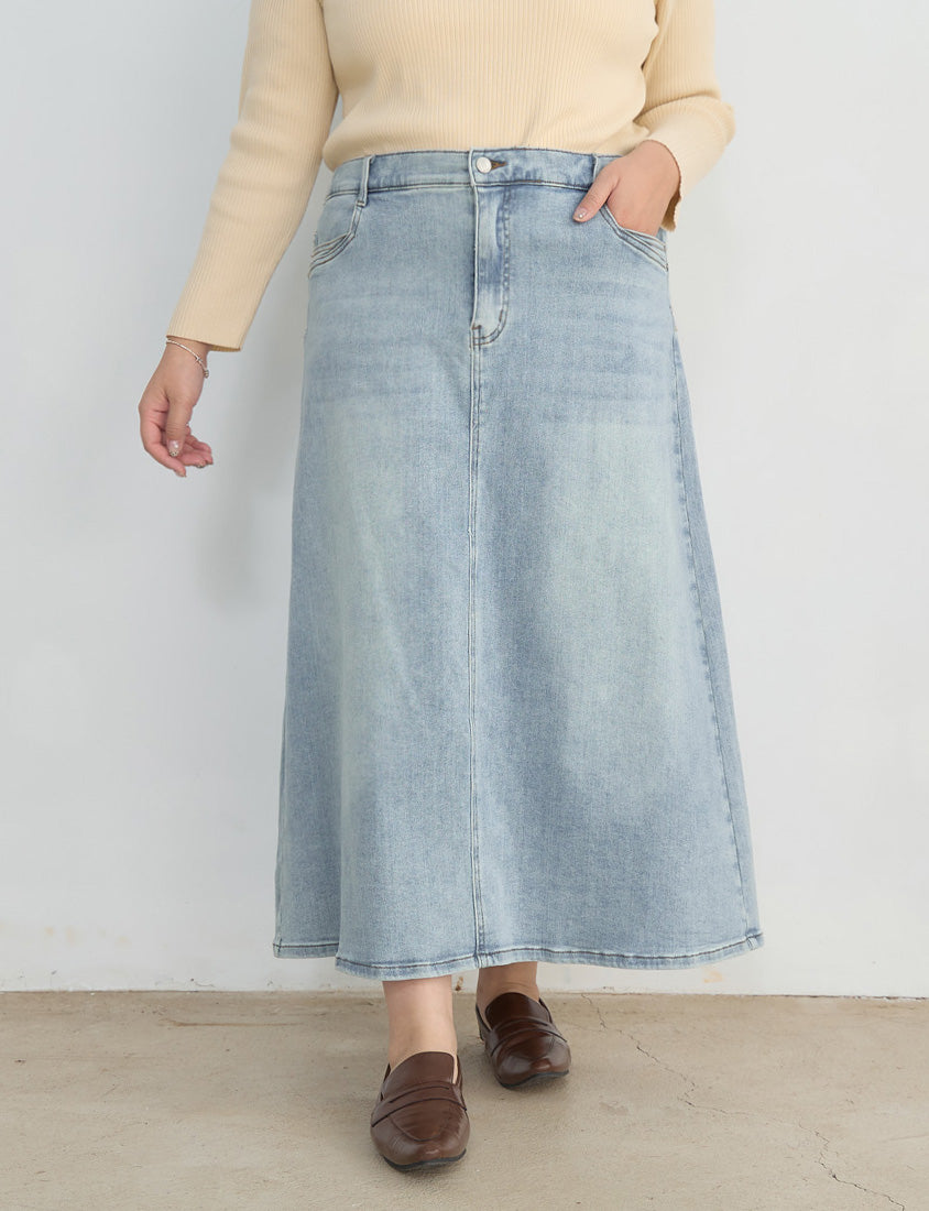 Apple-Shaped Friendly! Perfect Fit Back Slit Plus Size Denim Maxi Skirt