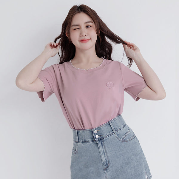 Cute Floral Applique Wavy Edge Plus Size Tee