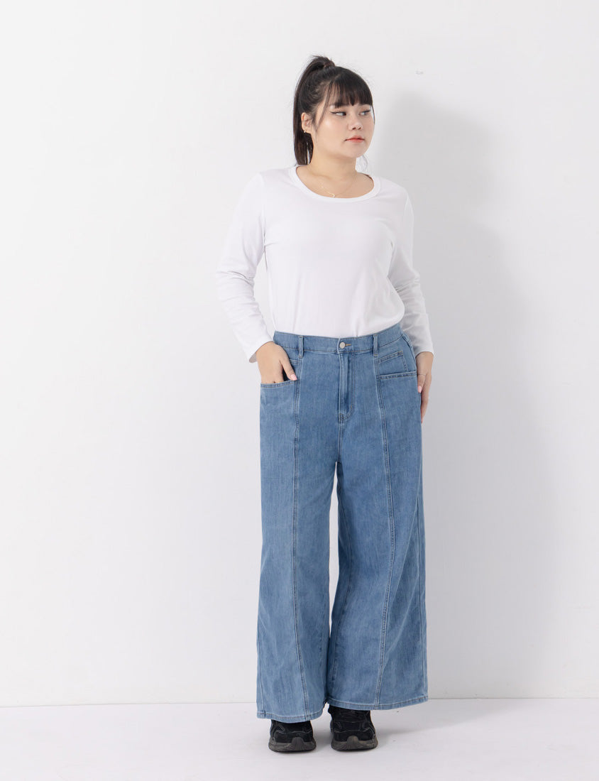 Standard Stitch Detail Plus Size Wide-Leg Jeans