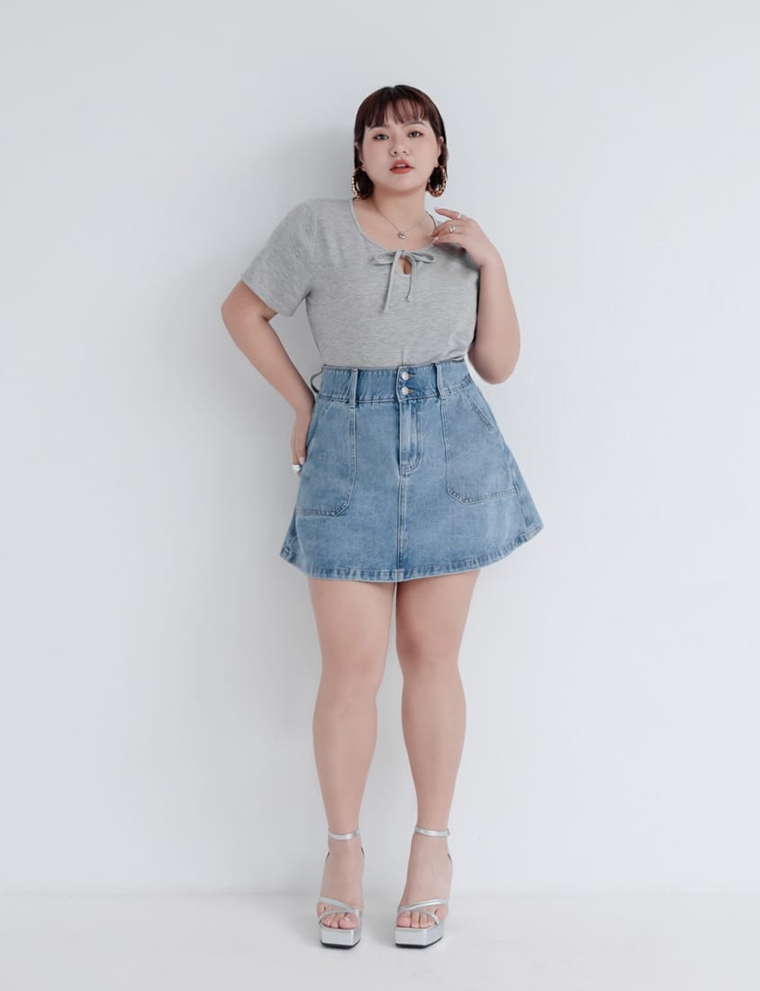 MUA! Space Cotton U-Neck Tie-Front Plus Size Top