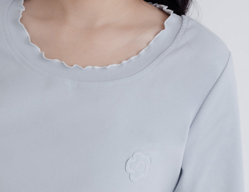 Cute Floral Applique Wavy Edge Plus Size Tee