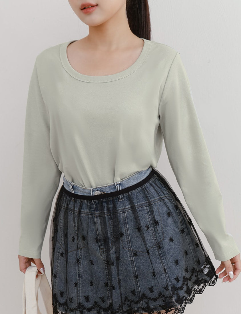 U-Neck Slim Fit Plus Size Long Sleeve Tee