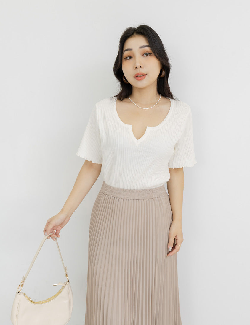 MISS. Essential Wavy Edge Plus Size Knit Top