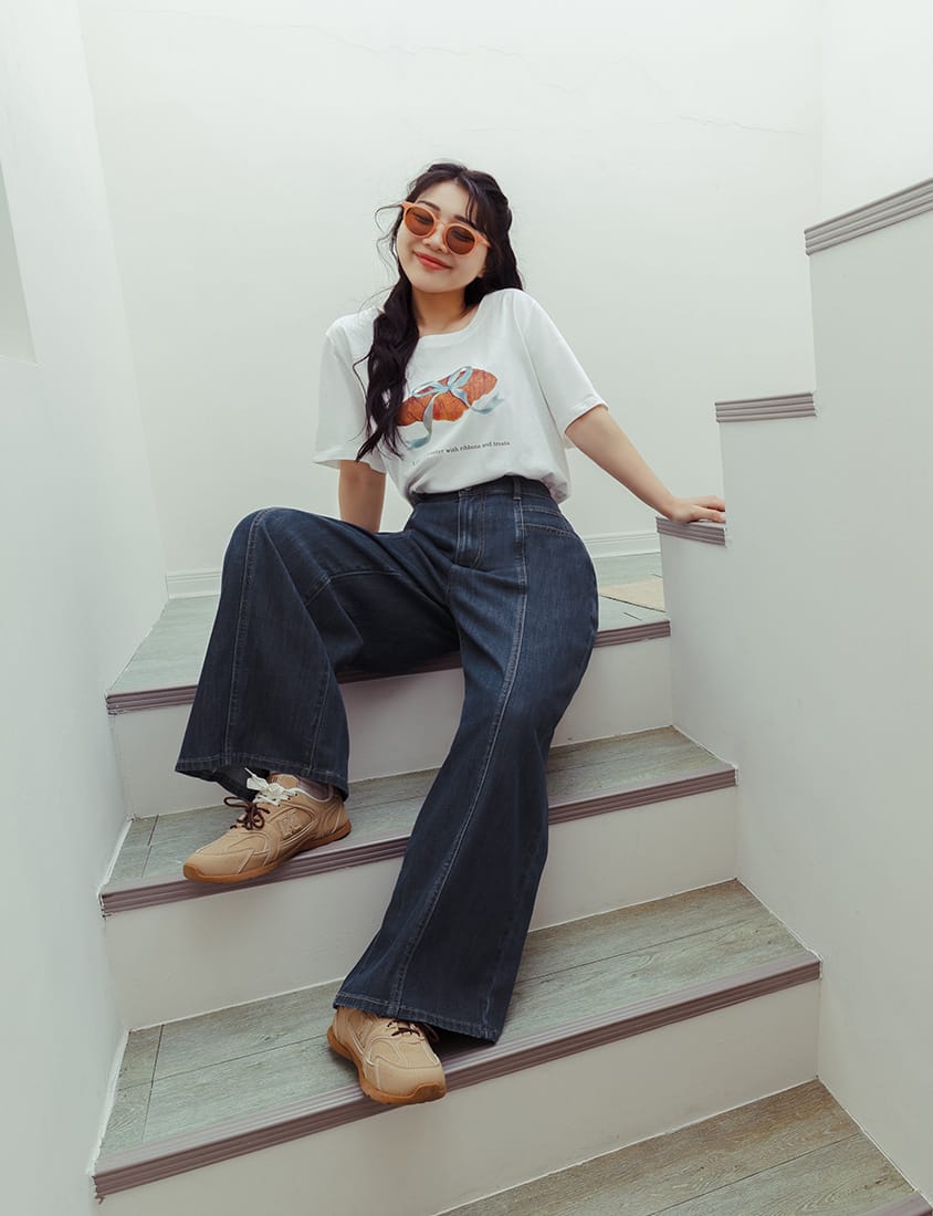 Pear-Shaped Friendly! Seamed Plus Size Wide Leg Jeans
