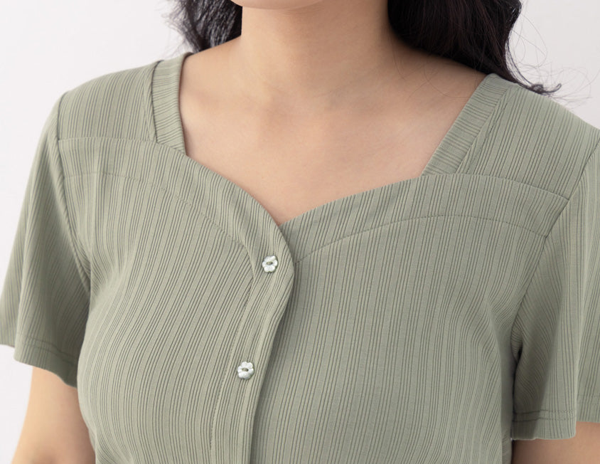 Multicolor Heart Collar Floral Button Plus Size Ribbed Top