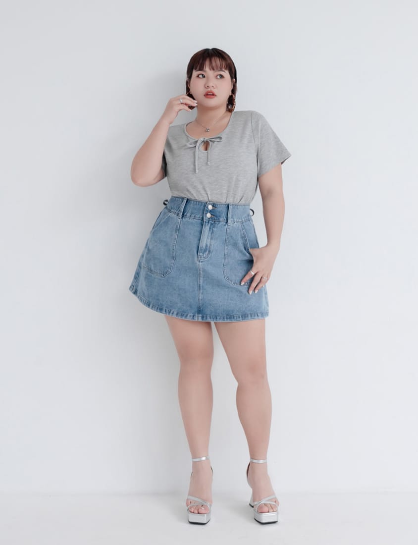 MUA! Space Cotton U-Neck Tie-Front Plus Size Top