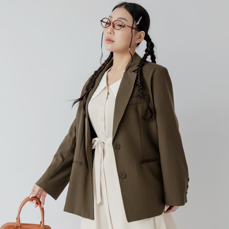 Minimal Versatile Plus Size Tailored Blazer