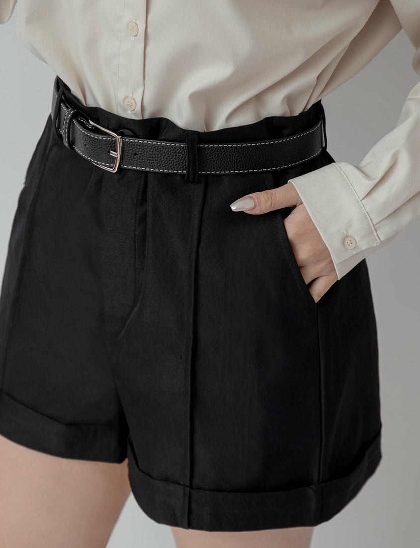 Elastic Back Waist Structured Cuffed Plus Size Shorts (With Belt)
