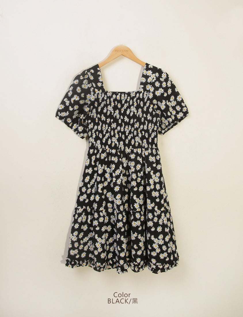 Daisy Print Square Neck Smocked Puff Sleeve Plus Size Mini Dress