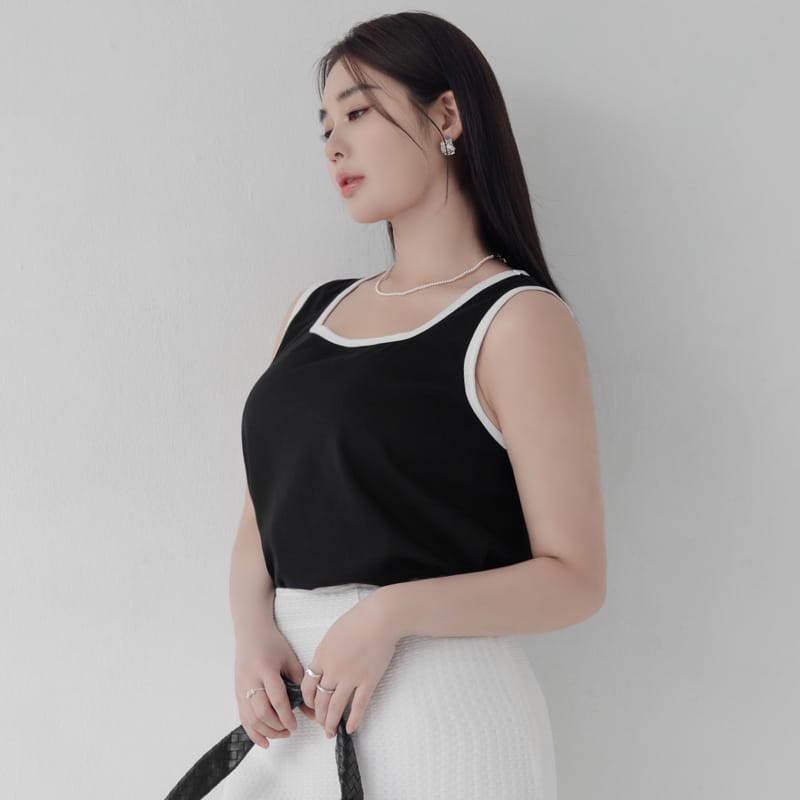 MISS. Basic Contrast Piped Plus Size Square Neck Tank Top