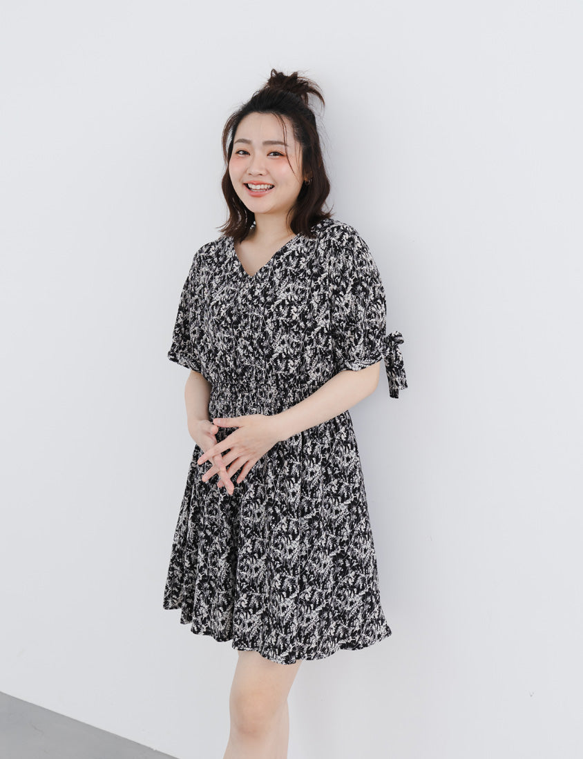 Heart Button Cuff Tie Plus Size Floral Mini Dress