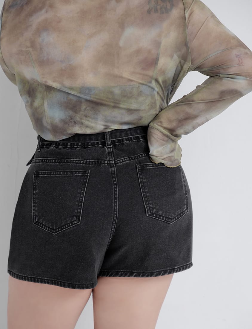 MUA! Sexy Statement Wash Plus Size Denim Shorts (With Belt)