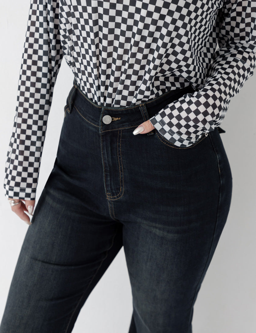 MUA! Cooling Tech V-Cut Plus Size Flare Jeans