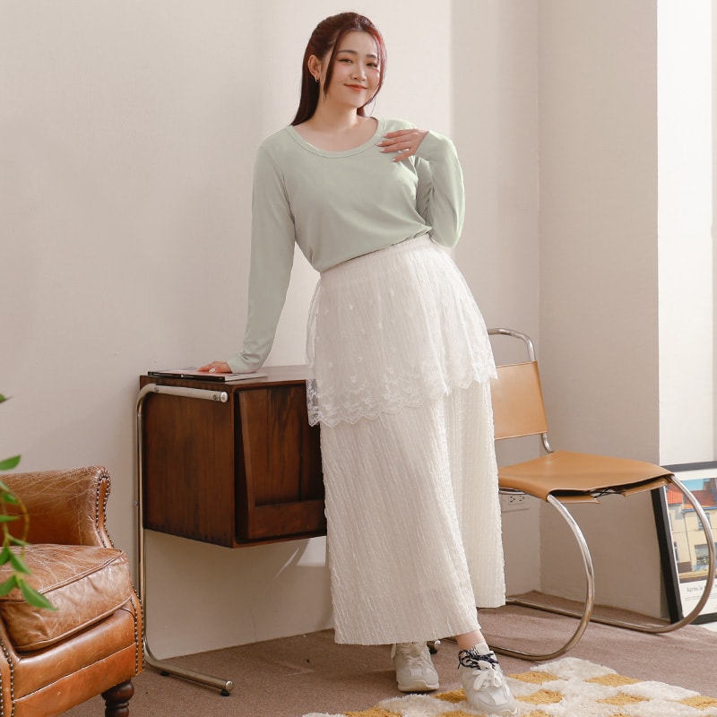 U-Neck Slim Fit Plus Size Long Sleeve Tee