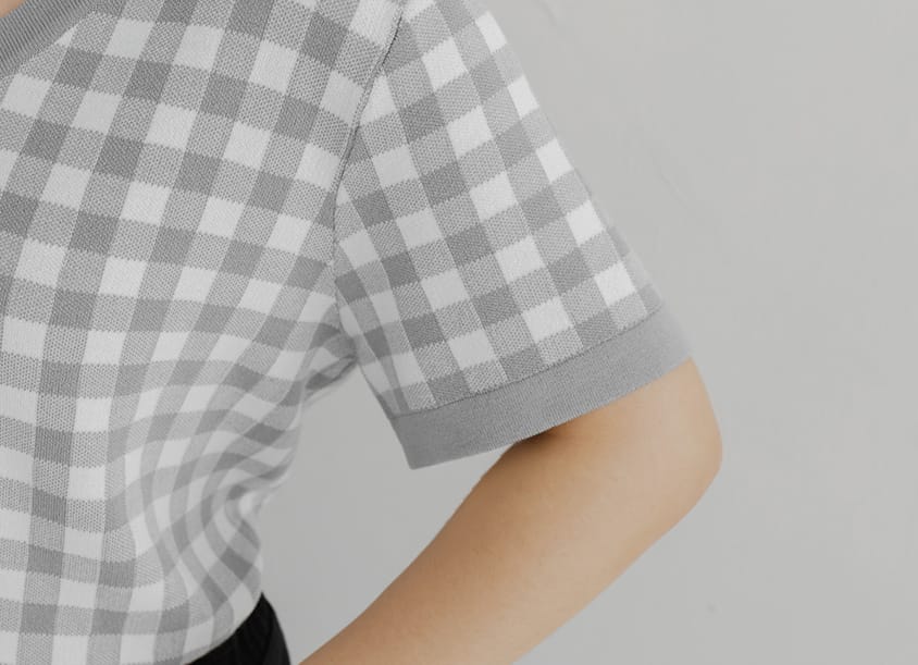 Plaid V-Neck Knit Plus Size Short Sleeve Top