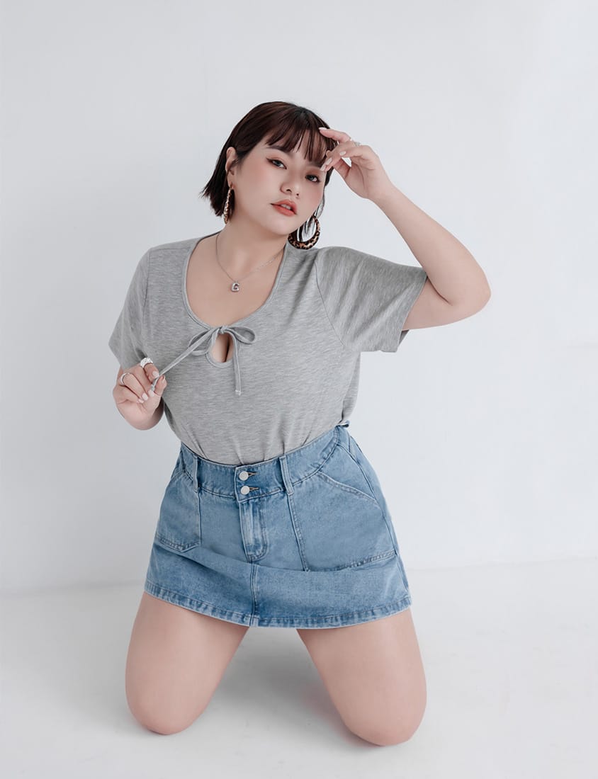 MUA! Space Cotton U-Neck Tie-Front Plus Size Top