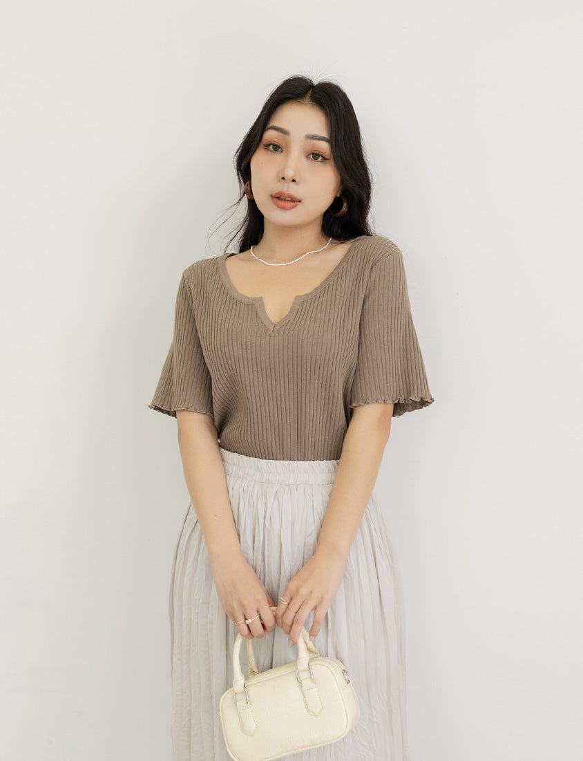 MISS. Essential Wavy Edge Plus Size Knit Top