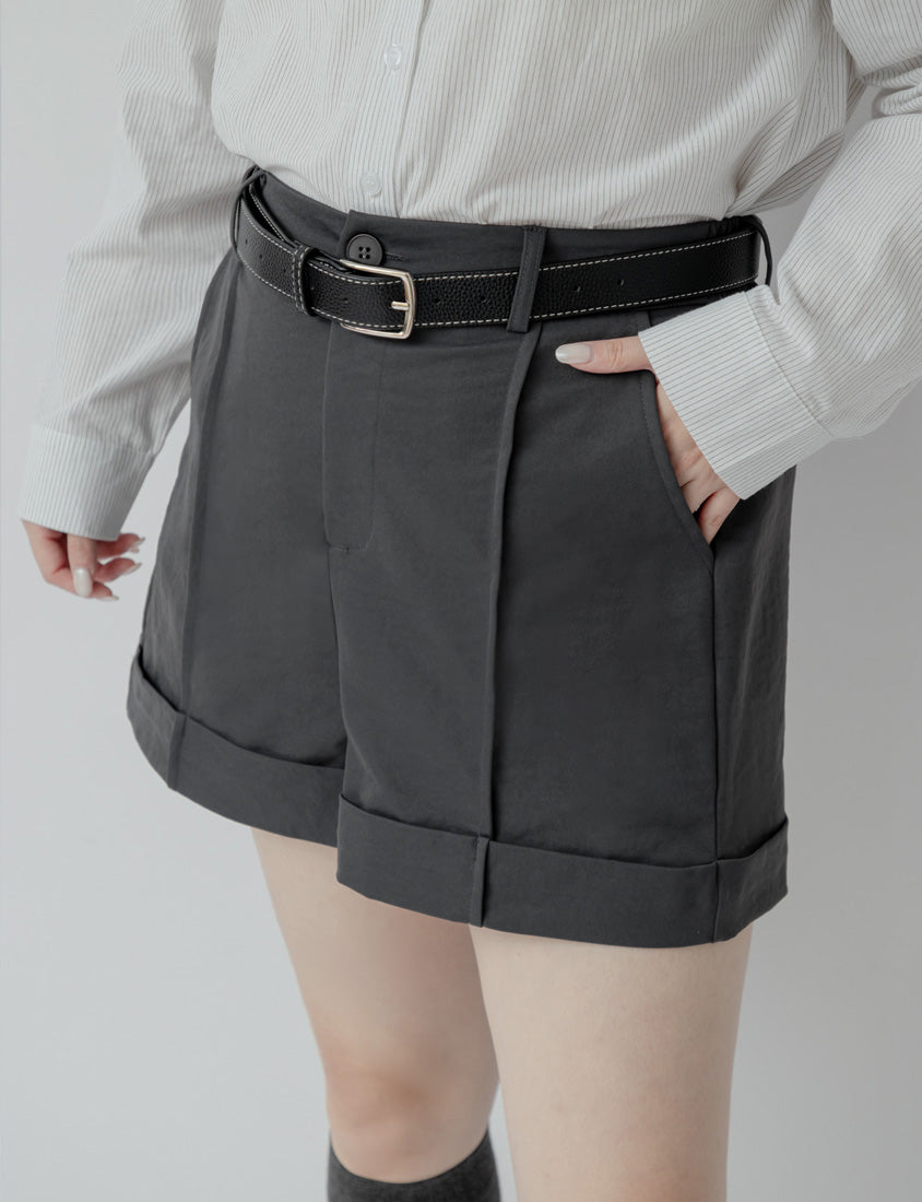 Elastic Back Waist Structured Cuffed Plus Size Shorts (With Belt)