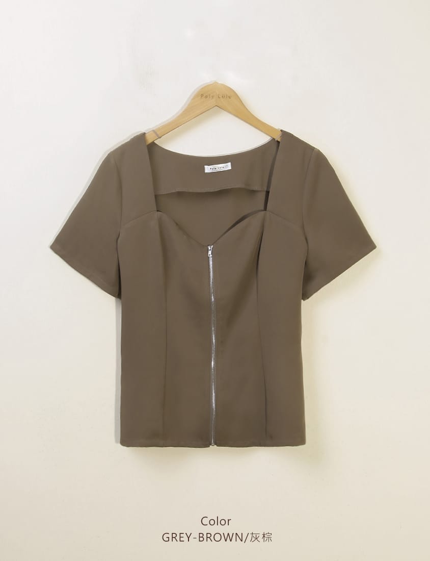 MUA! Heart-Shape Neckline Curved Zipper Plus Size Short Sleeve Top