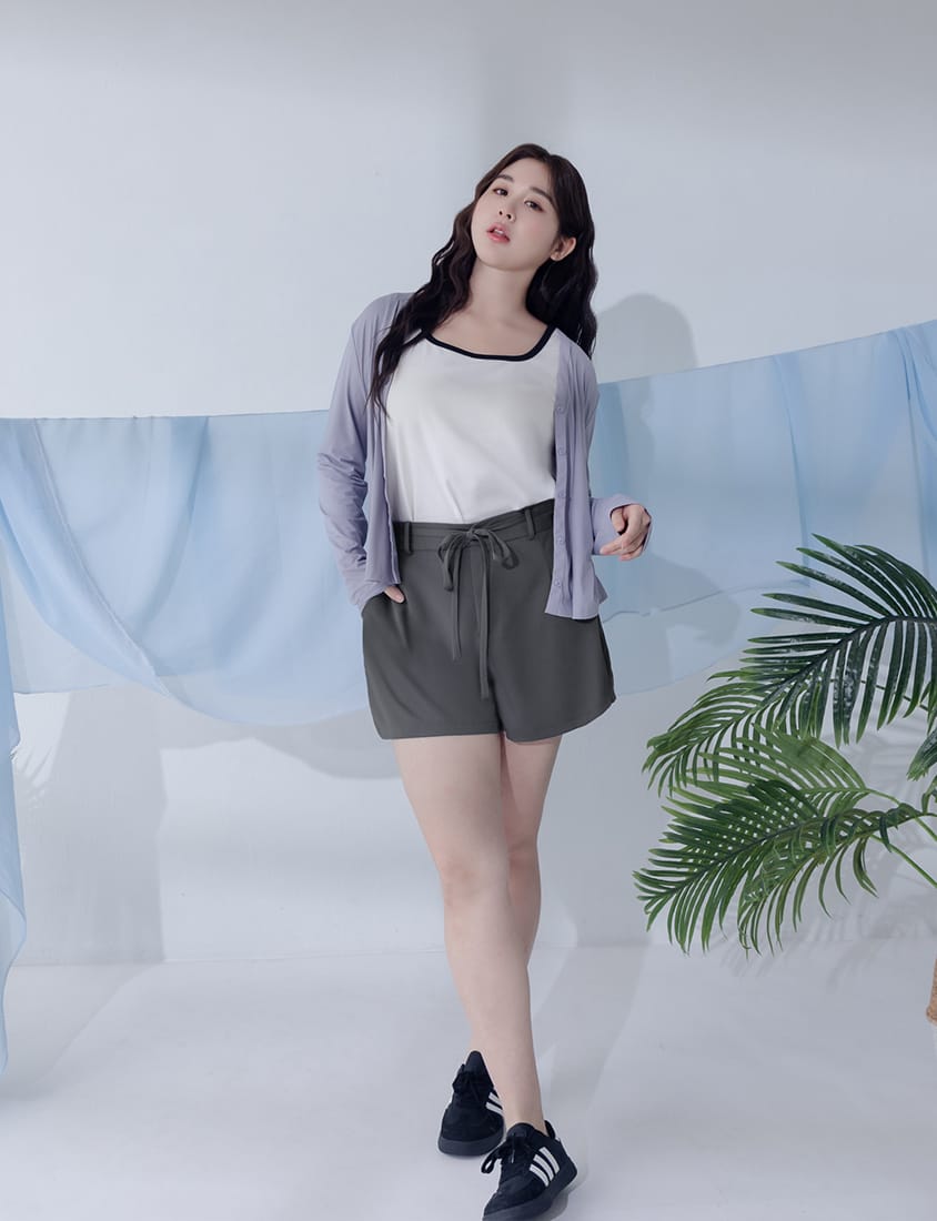 MISS. Basic Contrast Piped Plus Size Square Neck Tank Top