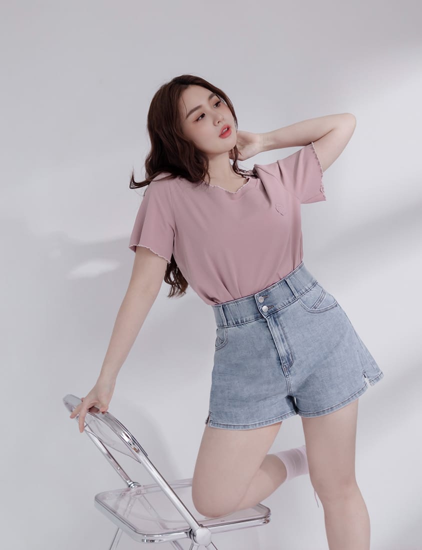 Ultra Waist-Sculpting Side Slit Slim Plus Size Denim Shorts