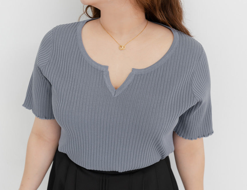 MISS. Essential Wavy Edge Plus Size Knit Top
