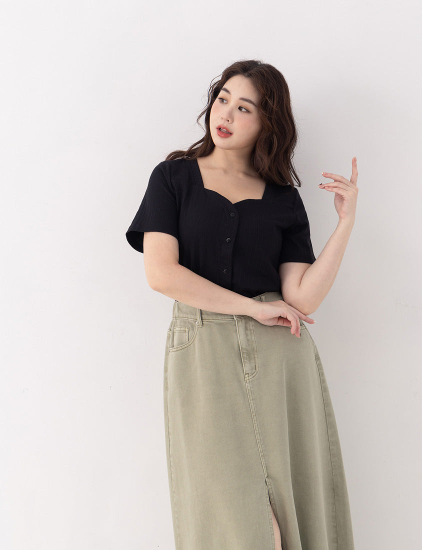 Multicolor Heart Collar Floral Button Plus Size Ribbed Top