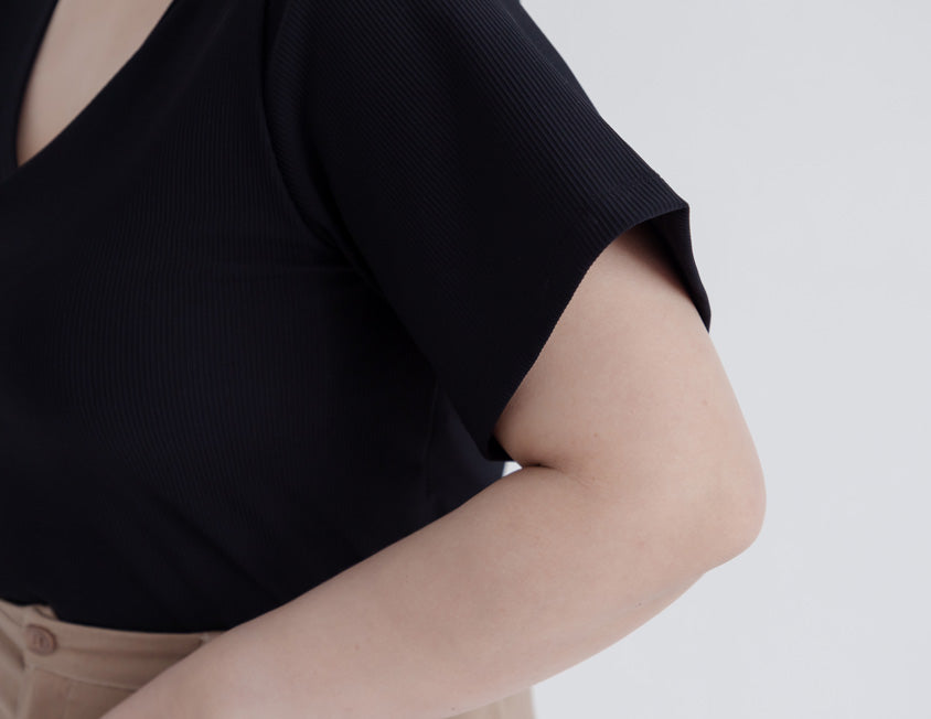 Pobra. Airy Ribbed V-Neck Short Sleeve Plus Size Bratop
