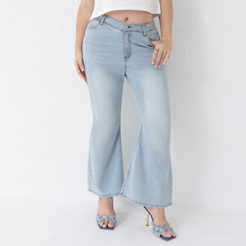 MUA! Cooling Tech V-Cut Plus Size Flare Jeans
