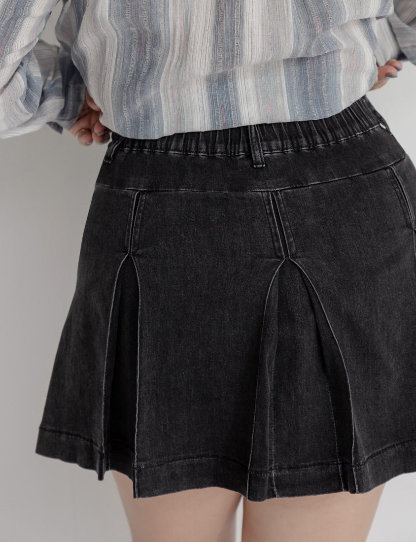 MUA! Sweet & Hot Denim Pleated Plus Size Mini Skirt (with Inner Pants)
