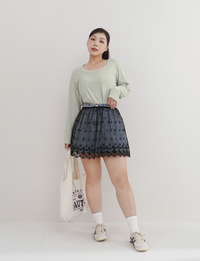 U-Neck Slim Fit Plus Size Long Sleeve Tee