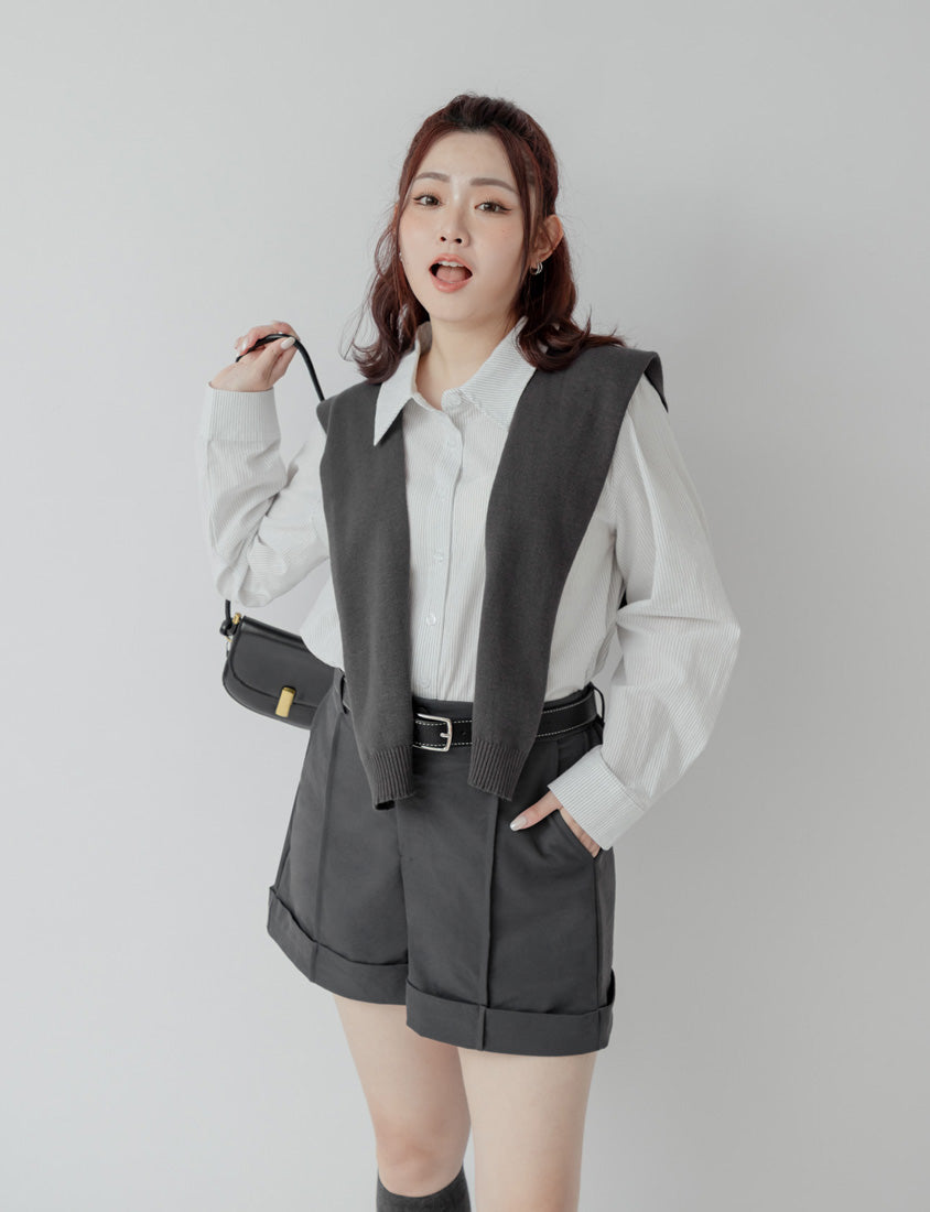 Elastic Back Waist Structured Cuffed Plus Size Shorts (With Belt)