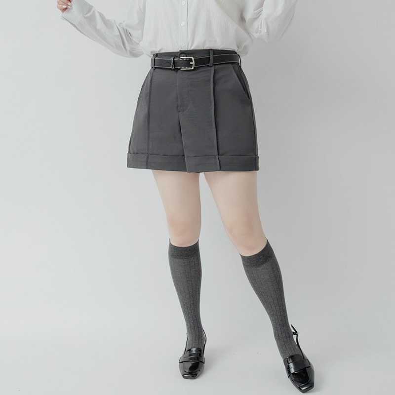 Elastic Back Waist Structured Cuffed Plus Size Shorts (With Belt)