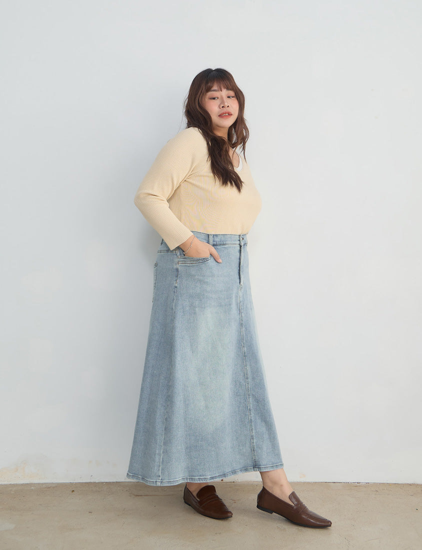 Apple-Shaped Friendly! Perfect Fit Back Slit Plus Size Denim Maxi Skirt