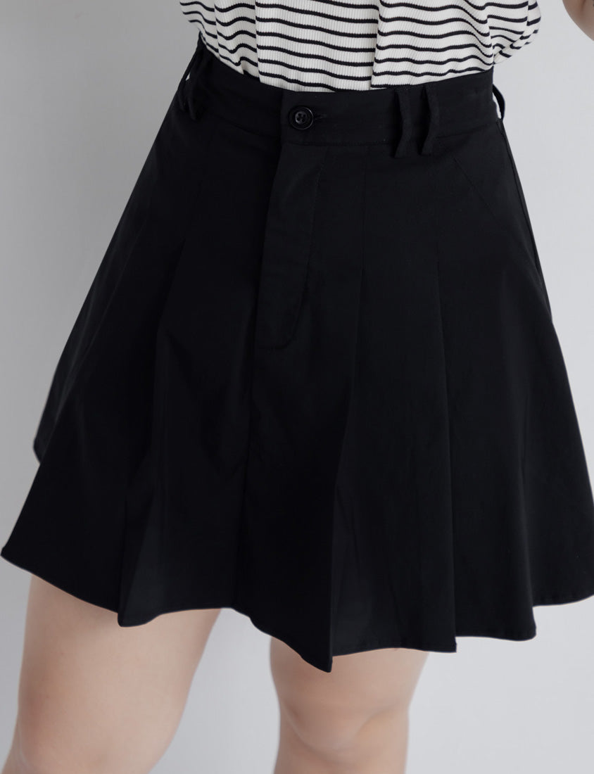 Skin-friendly Silky Pleated Back Elastic Plus Size Mini Skirt (With Pants)