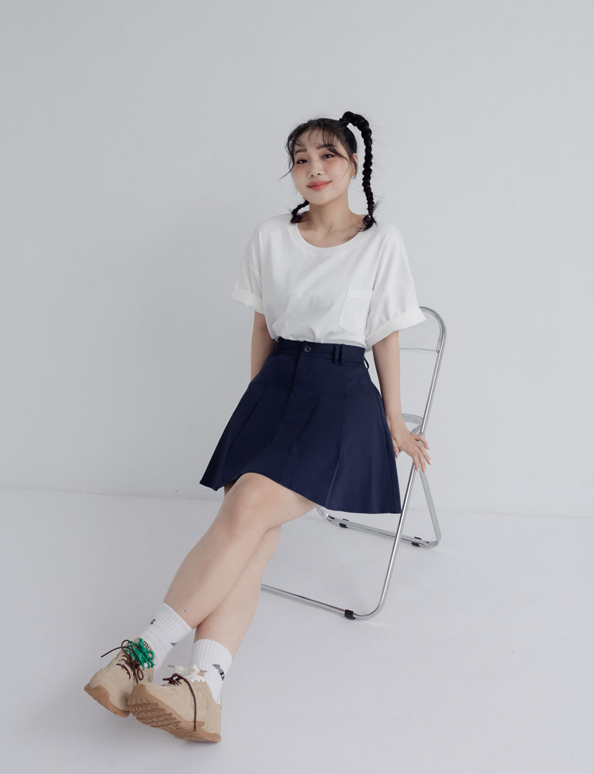 Skin-friendly Silky Pleated Back Elastic Plus Size Mini Skirt (With Pants)