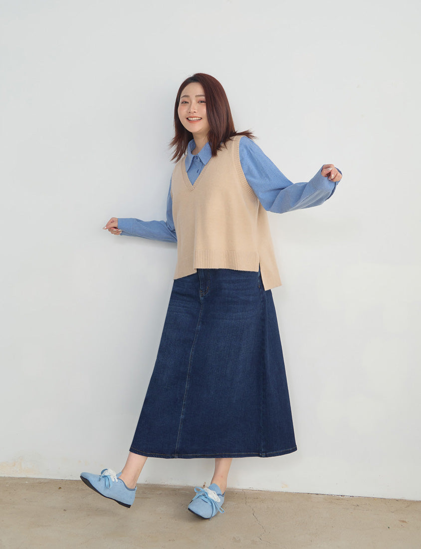 Standard Perfect Fit Back Slit Plus Size Denim Maxi Skirt