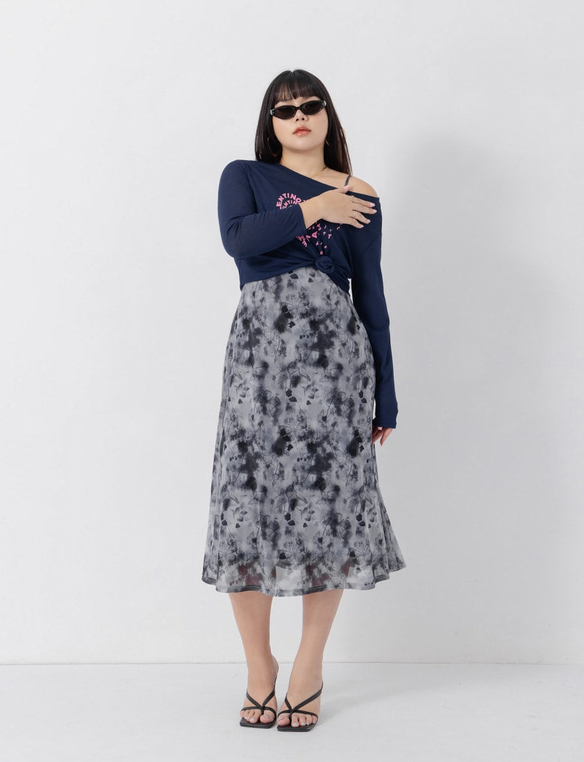 MUA! Chic Graphic Heart Lettering Plus Size Top