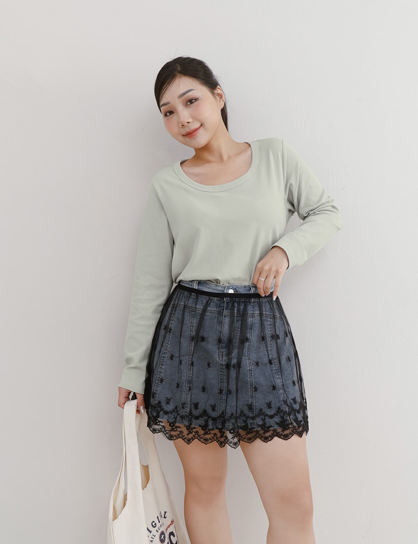 U-Neck Slim Fit Plus Size Long Sleeve Tee