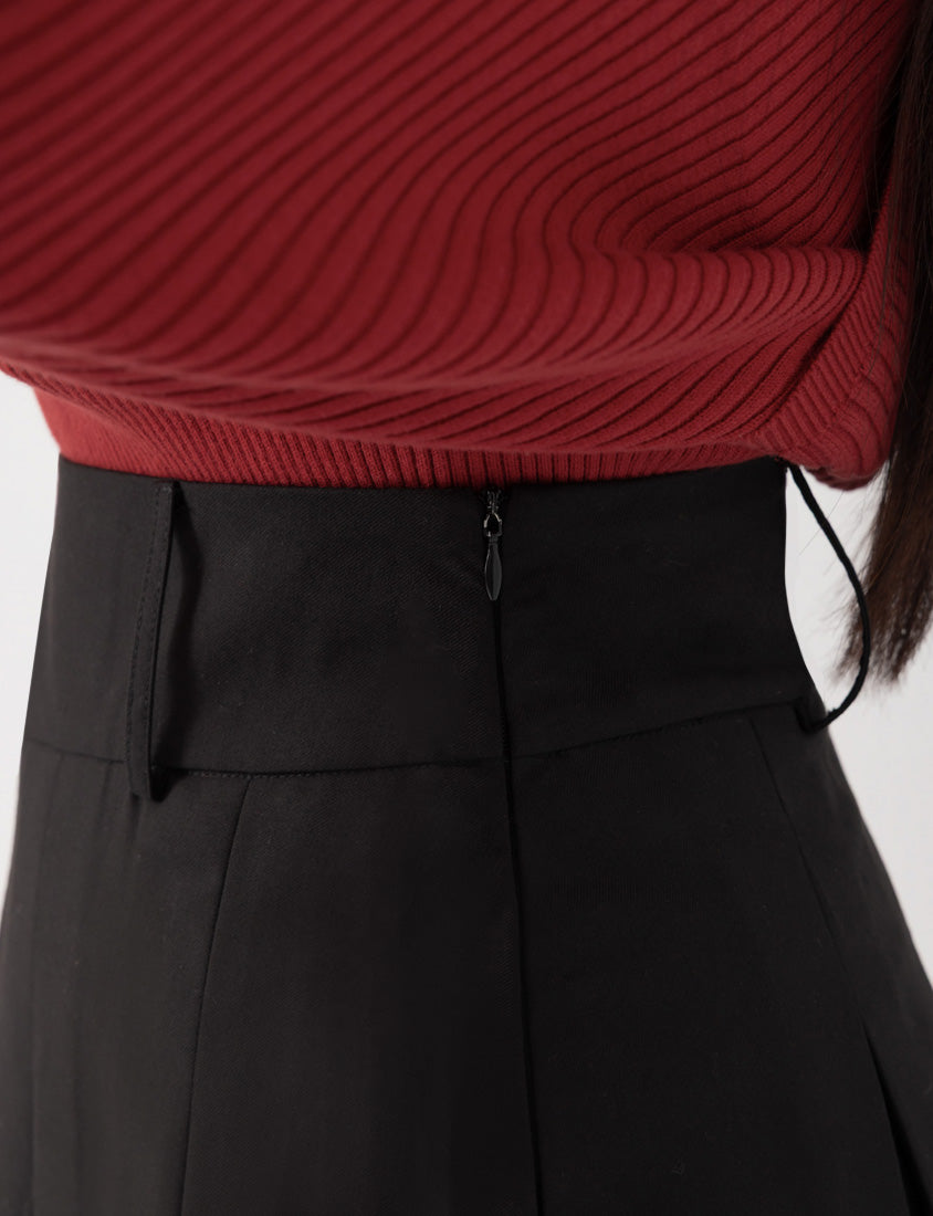 MUA! V-Waist Pleated Plus Size Tailored Skort