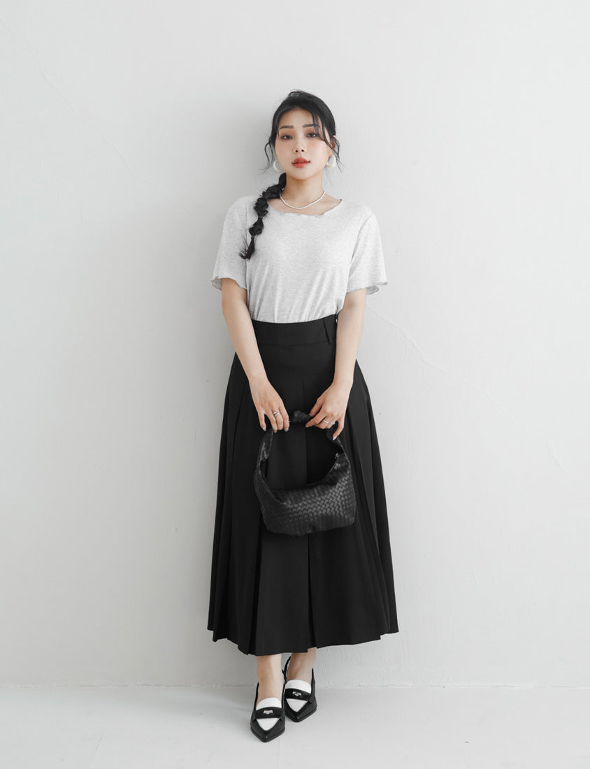 MISS. Versatile Wavy Edge Textured Plus Size Ribbed Top