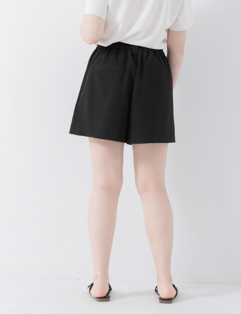 Tailored Seam Slim Fit Plus Size Shorts