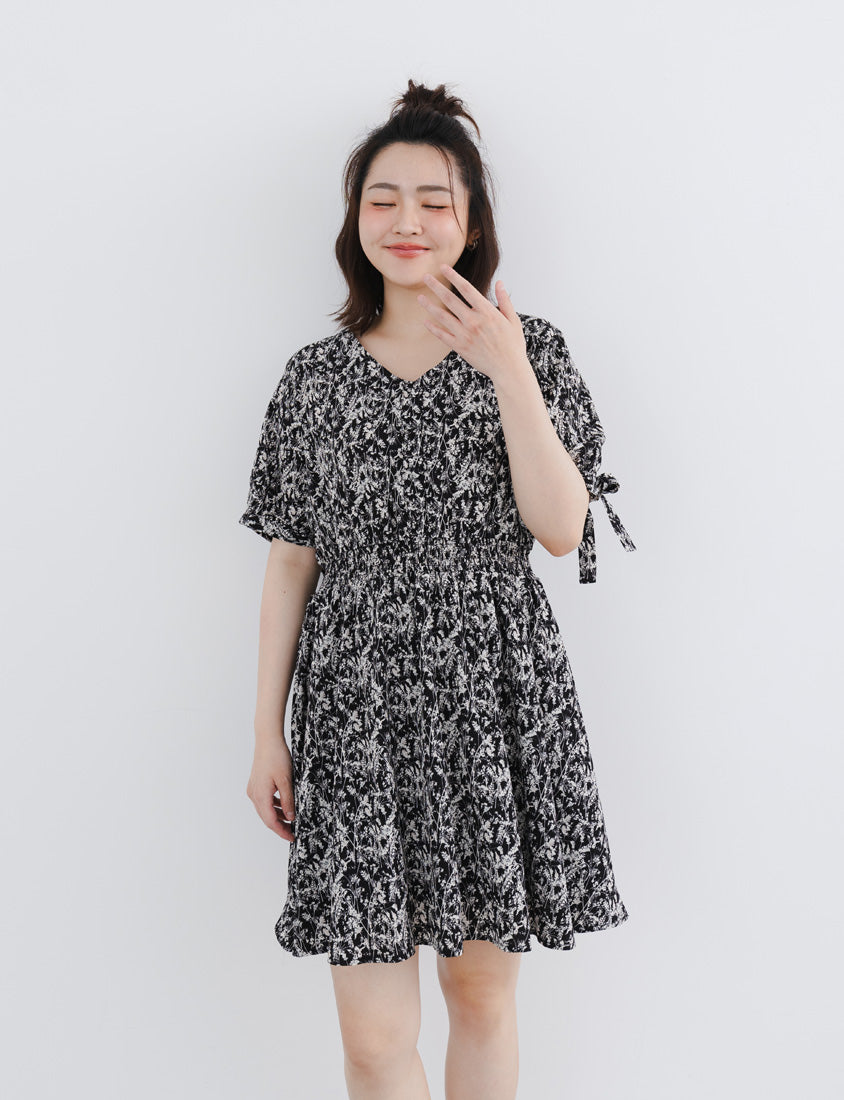 Heart Button Cuff Tie Plus Size Floral Mini Dress