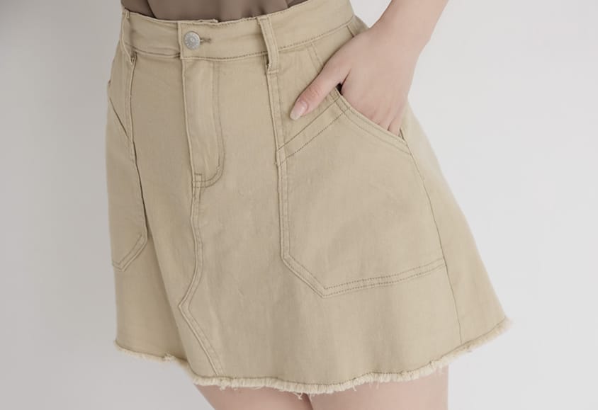 Pocket Twill Cotton Frayed Hem Plus Size Mini Skirt (With Inner Shorts)