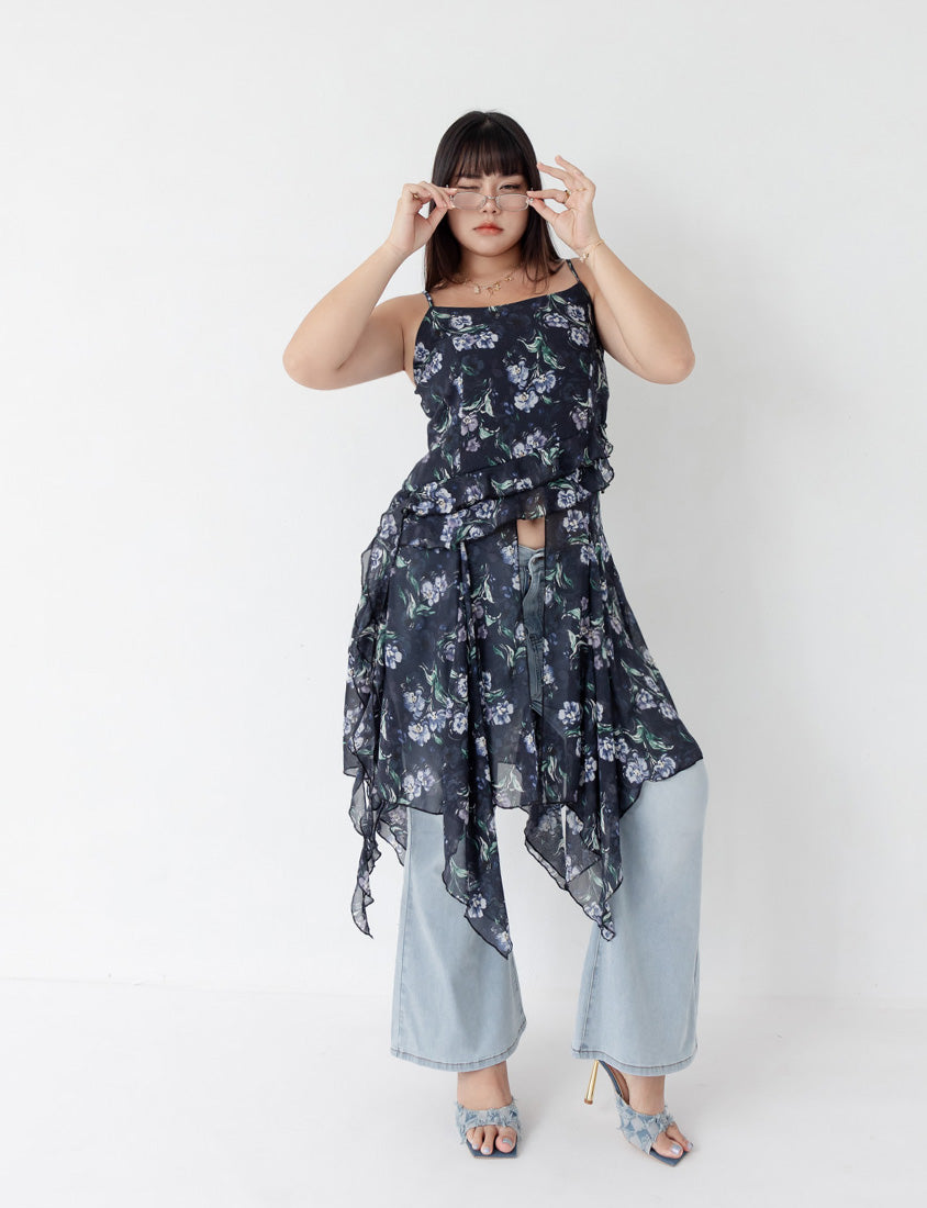 MUA! Cooling Tech V-Cut Plus Size Flare Jeans