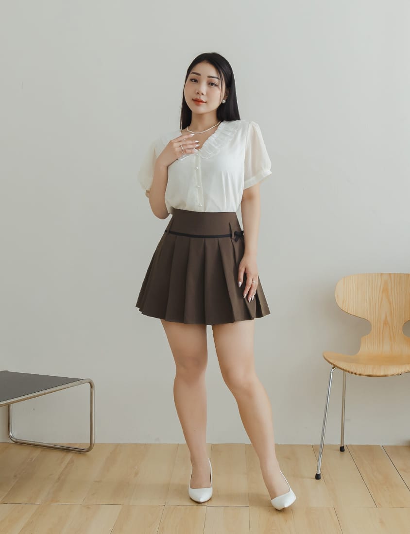 MISS. Romantic Contrast Pearl Buttons Ruffle Plus Size Blouse