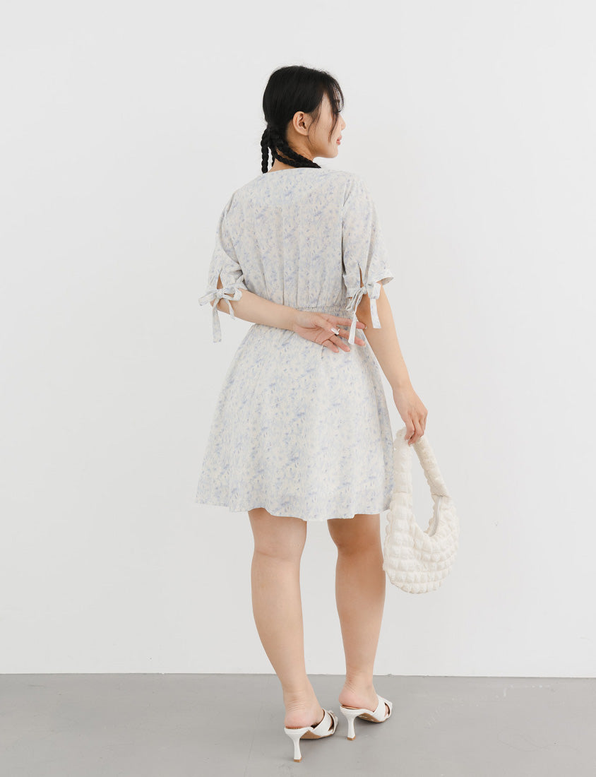 Heart Button Cuff Tie Plus Size Floral Mini Dress