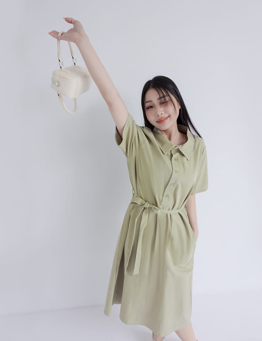 Color-Block Stitching Collar Twill Plus Size Maxi Dress (with Waist Tie)
